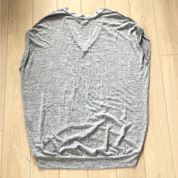 Aritzia Wilfred Free Slouchy V Neck Tank Top in Heather Grey - Picture 3 of 8